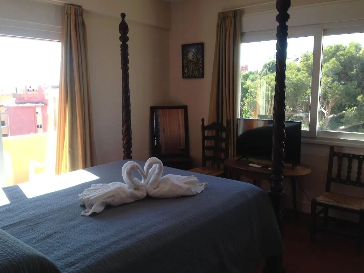 Hostal La Palmera Τορρεμολίνος 2*,
